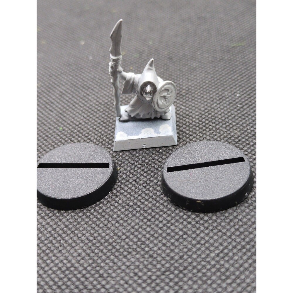 Warhammer Fantasy Night Goblin Miniature And (2) GW 1992 Circle Bases 1"